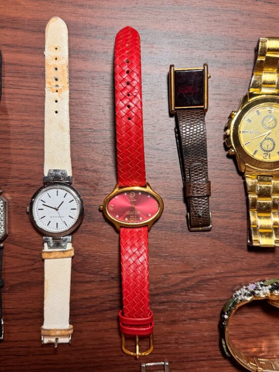 Huge Lot of 30 Vintage & Modern Watches - Reseller Special main image 7